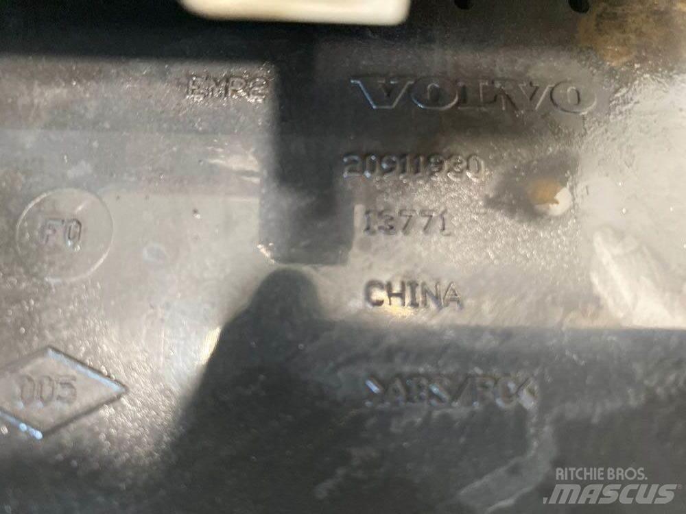 Volvo VNL Electronics