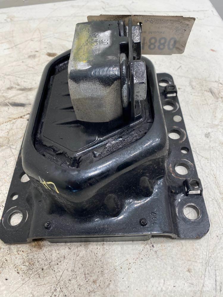 Volvo VNL Other components