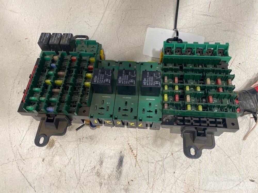 Volvo VNL Electronics