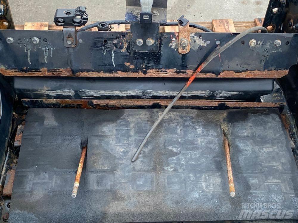 Volvo VNL Other components