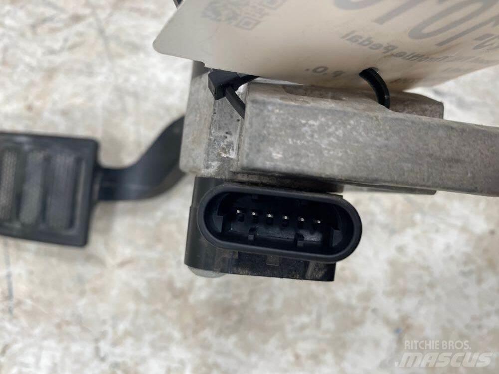 Volvo VNL Other components