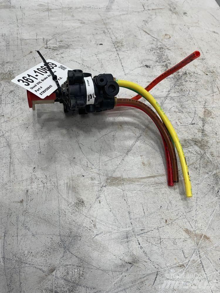 Volvo VNL Other components