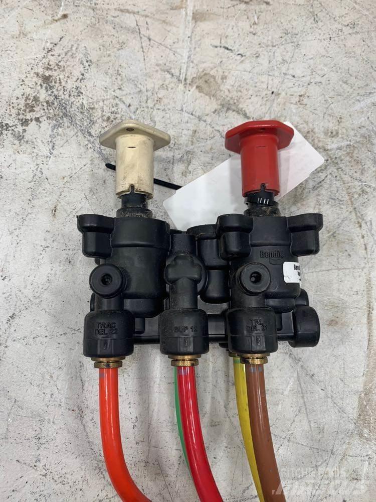 Volvo VNL Other components