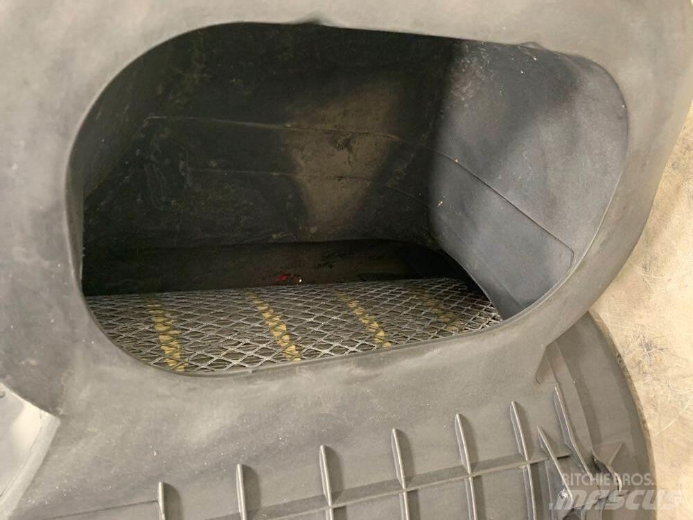 Volvo VNL Other components