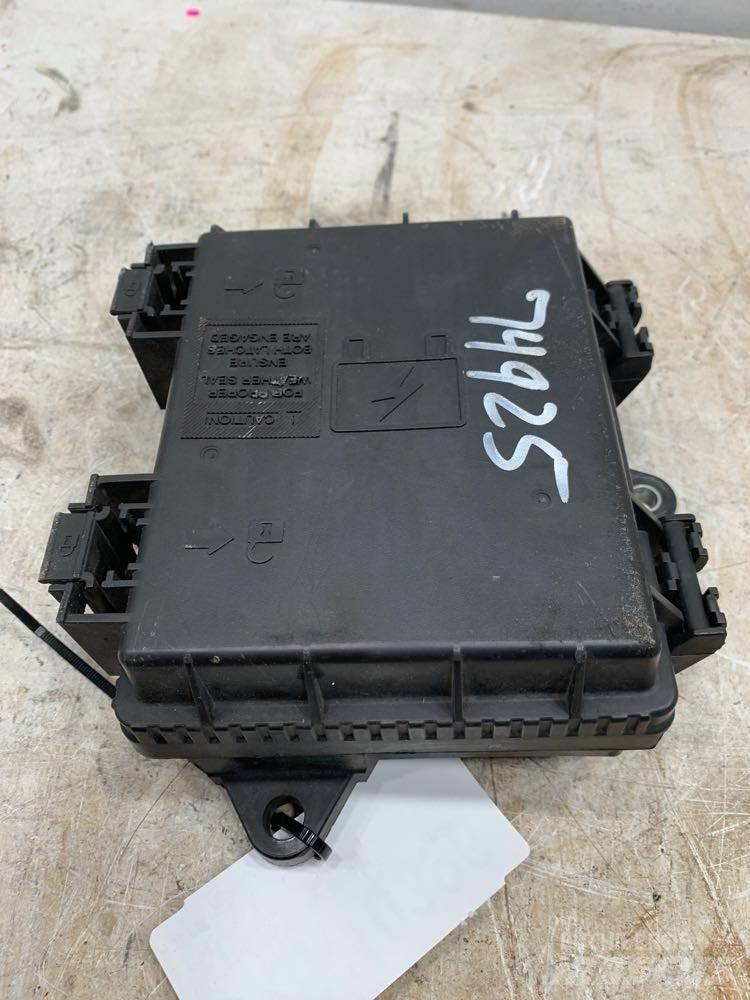 Volvo VNL Electronics