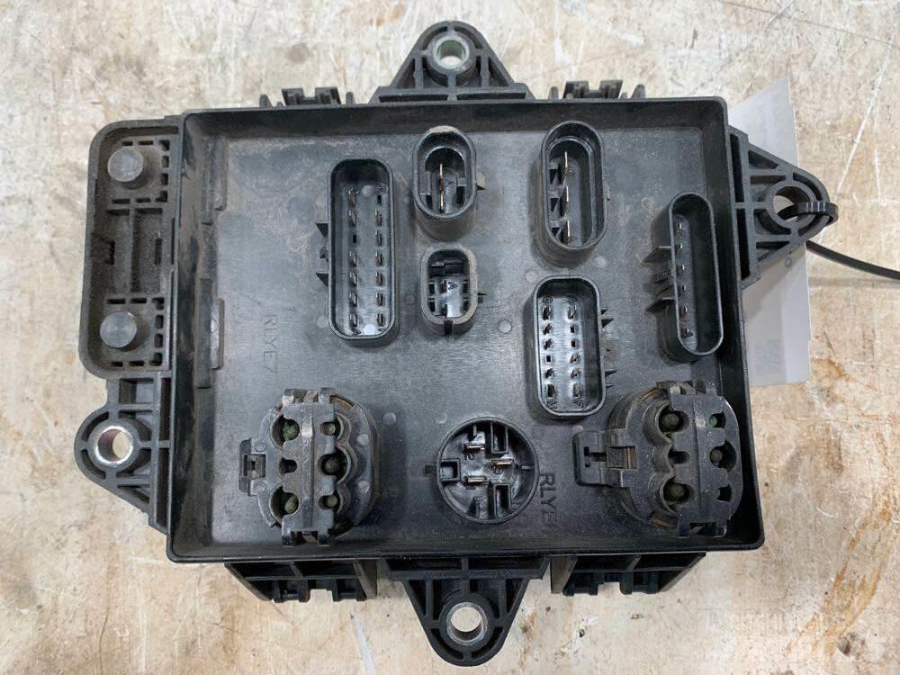 Volvo VNL Electronics