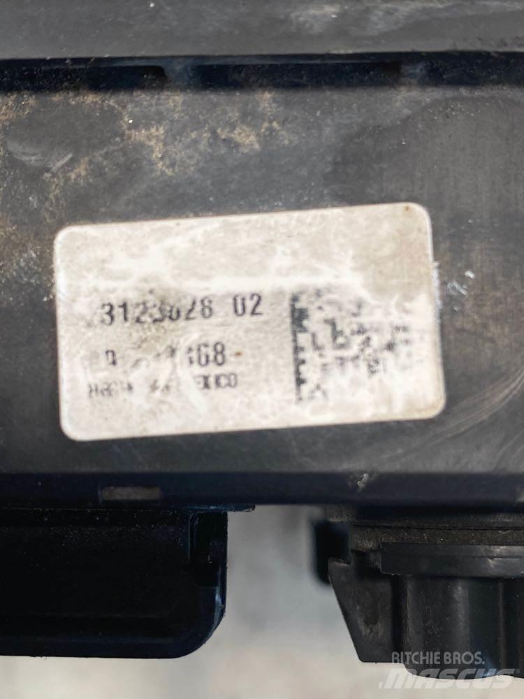 Volvo VNL Electronics