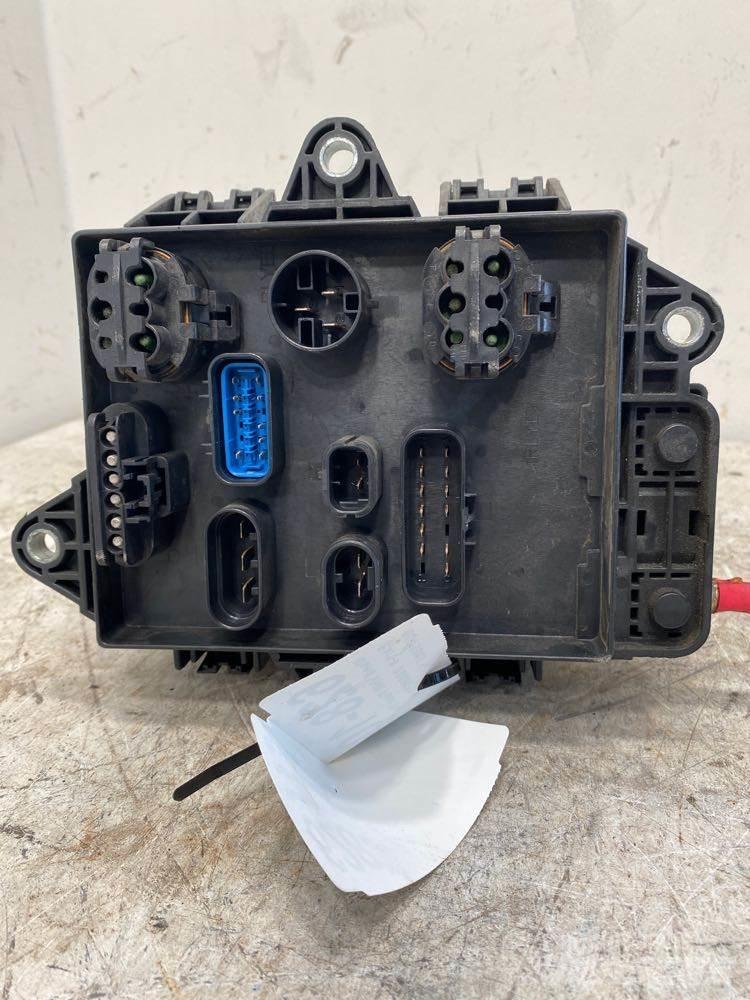 Volvo VNR Electronics