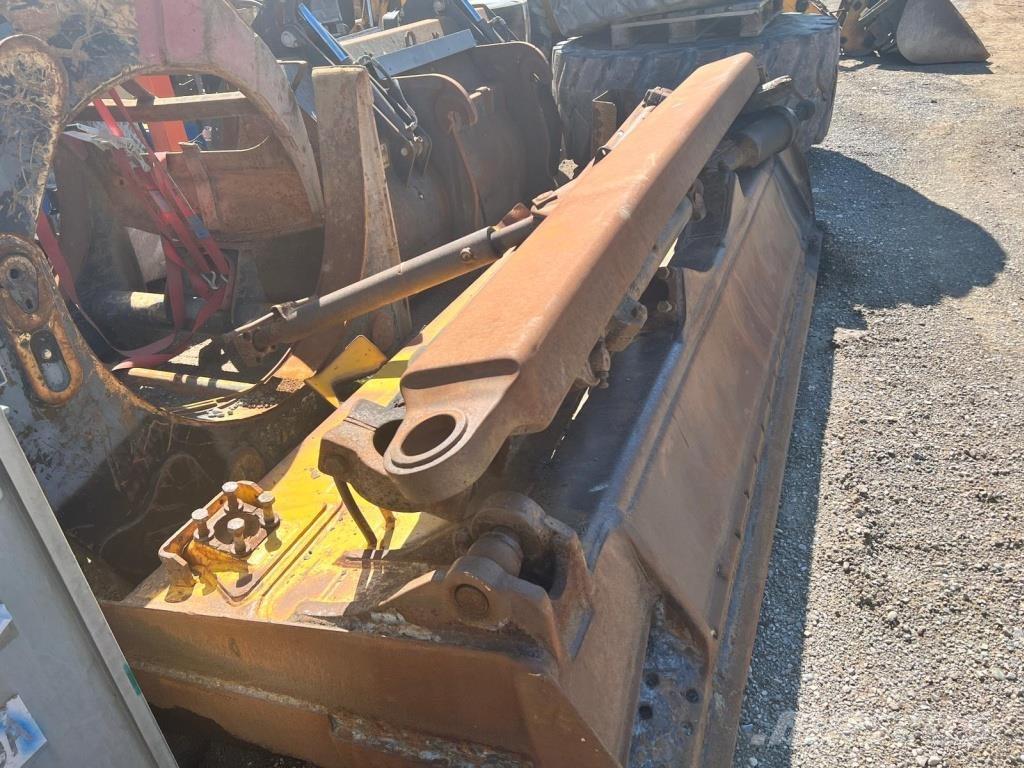 Komatsu D 65 EX-15 Crawler dozers