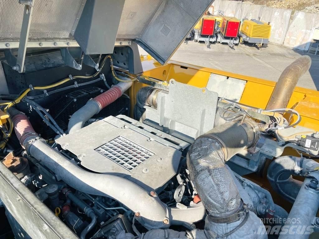 Liebherr R976 HD Crawler excavators