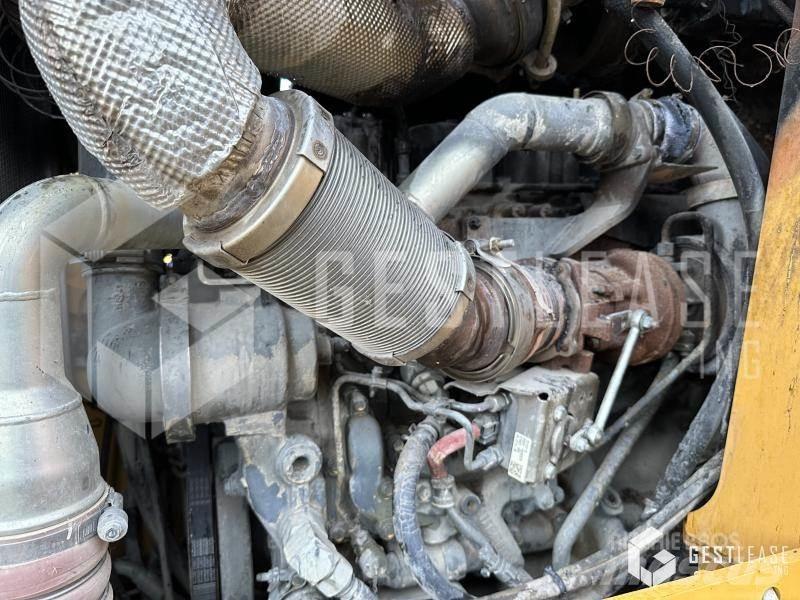 Liebherr LR636 Crawler FEL's