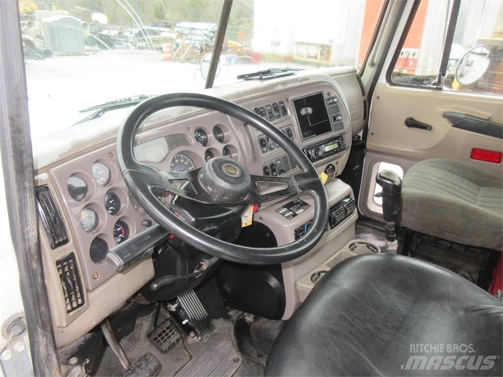 Mack CHN613 Truck Tractor Units