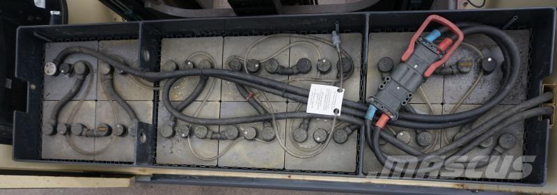 Hubtex S40E Sideloader