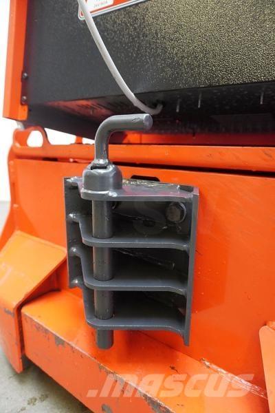 Linde P 30 132 Towing truck