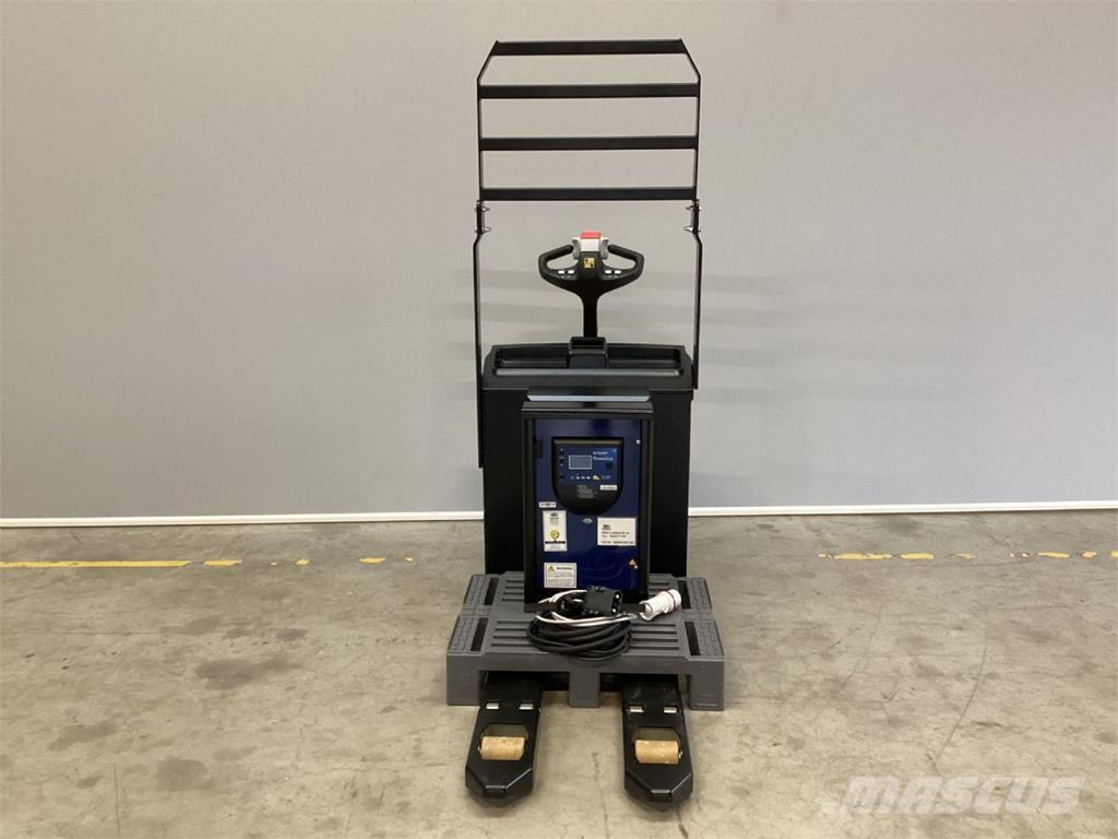 Hyster P2.0 Pedestrian stacker