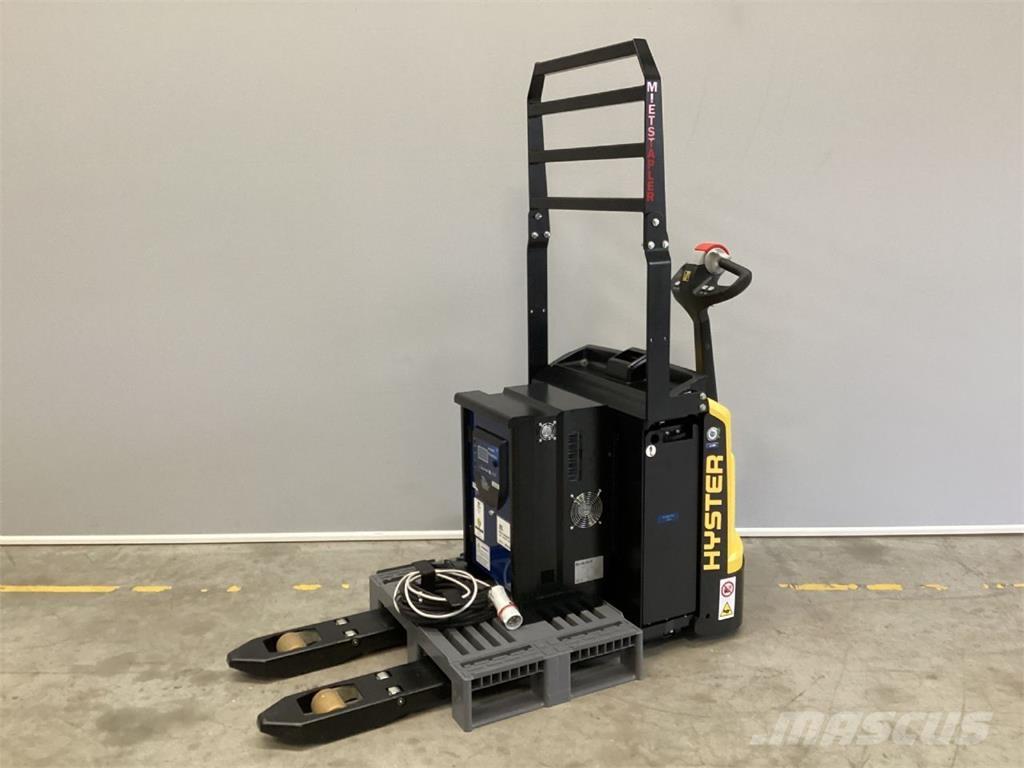 Hyster P2.0 Pedestrian stacker
