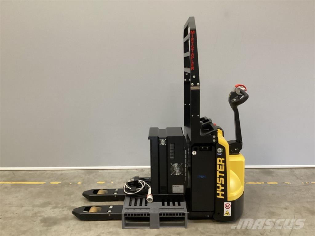 Hyster P2.0 Pedestrian stacker