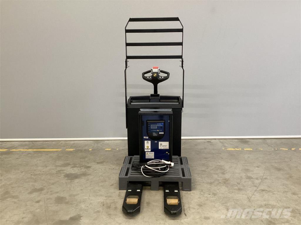 Hyster P2.0 Pedestrian stacker