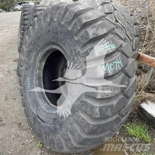 Titan 23.5x25 Tyres, wheels and rims