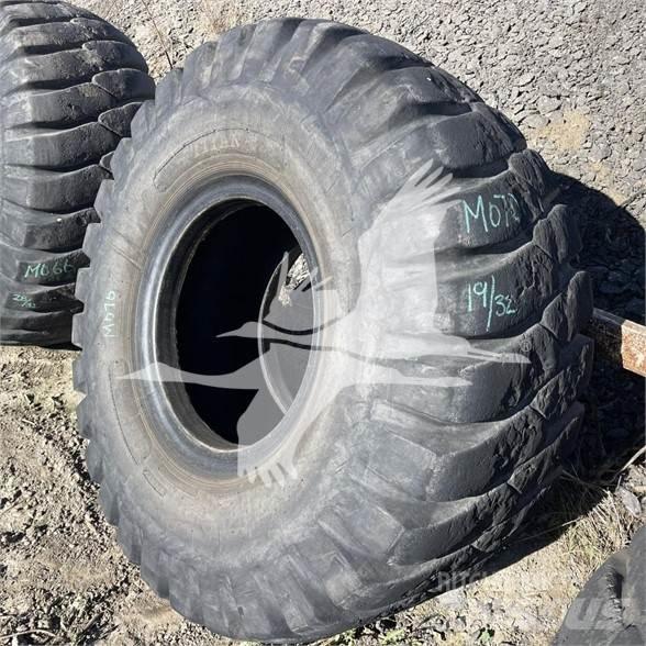 Titan 23.5x25 Tyres, wheels and rims