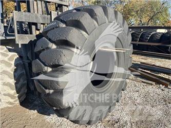 Titan 26.5x25 Tyres, wheels and rims