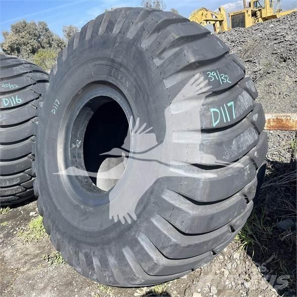 Titan 29.5x25 Tyres, wheels and rims
