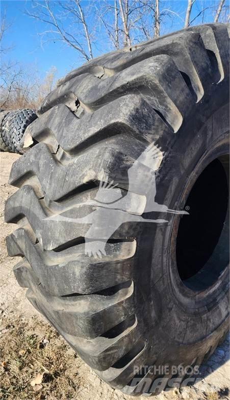 Titan 29.5x29 Tyres, wheels and rims