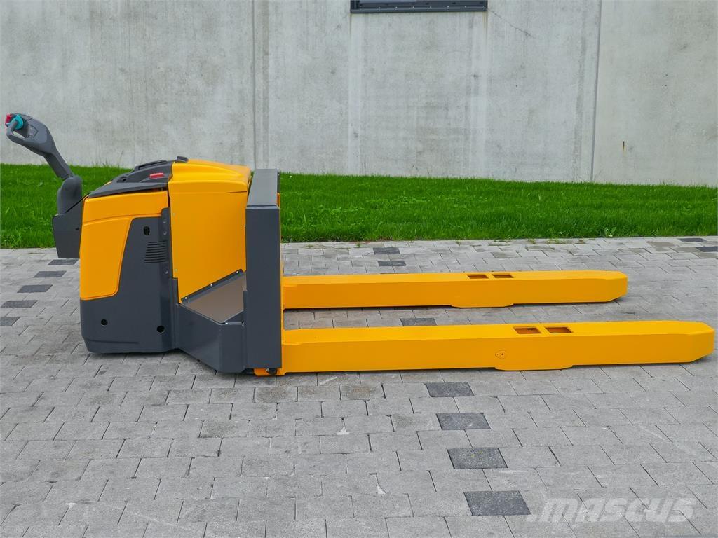 Jungheinrich EJE 380 Pedestrian stacker