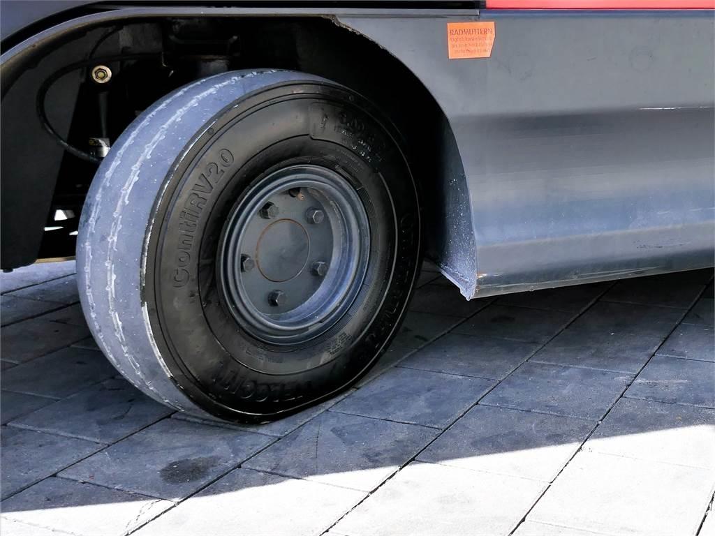 Linde P 250 Towing truck
