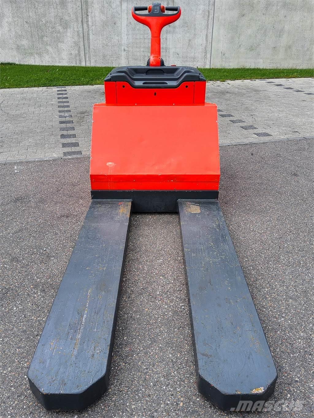 Linde T 30 Pedestrian stacker