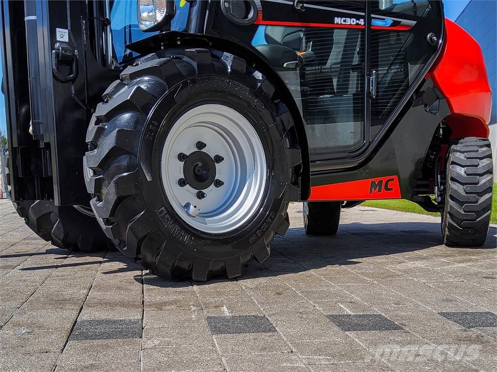 Manitou MC 30-4 Rough terrain truck