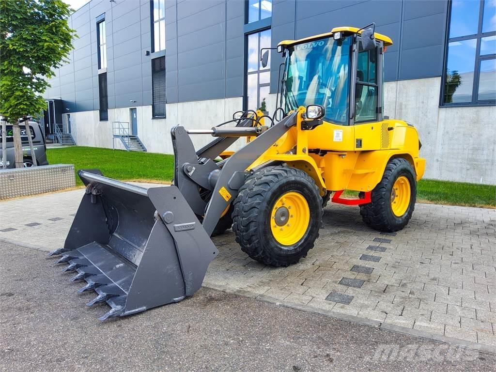 Volvo L 30G Mini excavators < 7t