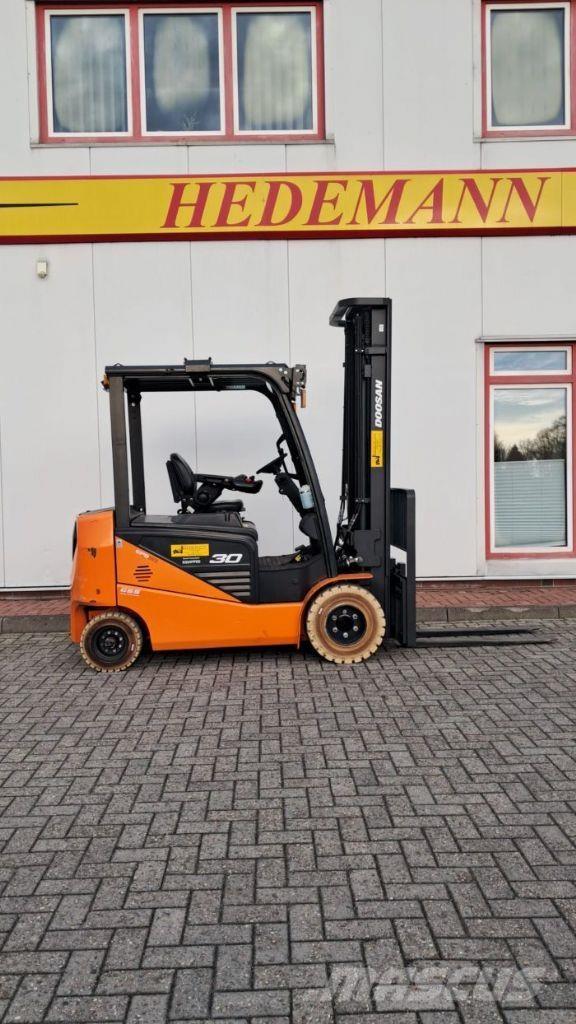 Doosan B30NS Electric forklift trucks