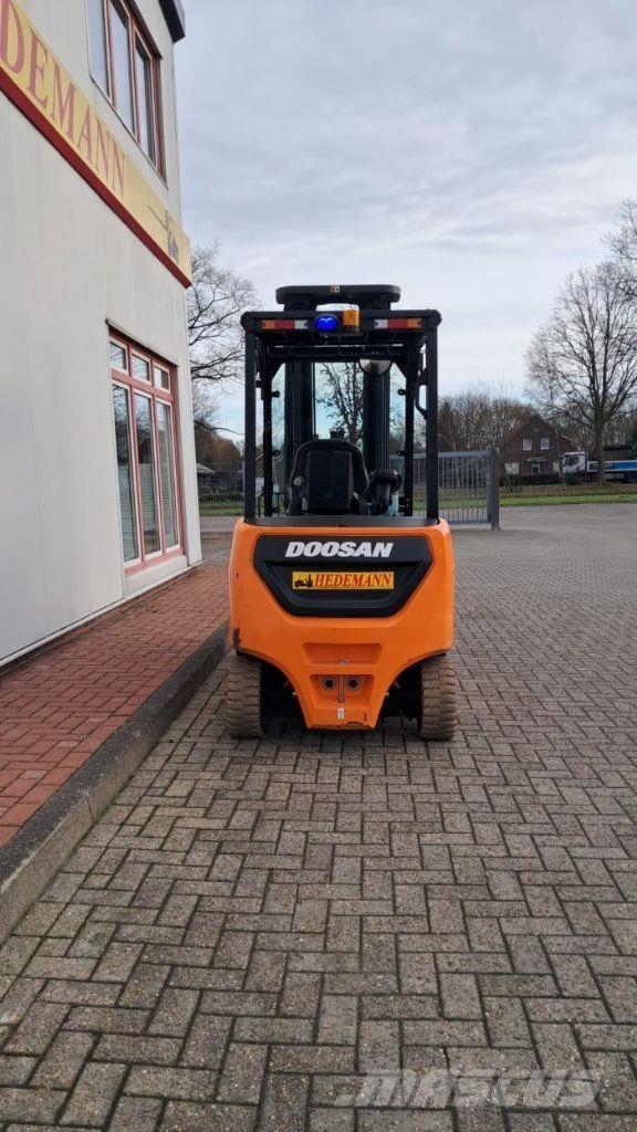 Doosan B30NS Electric forklift trucks