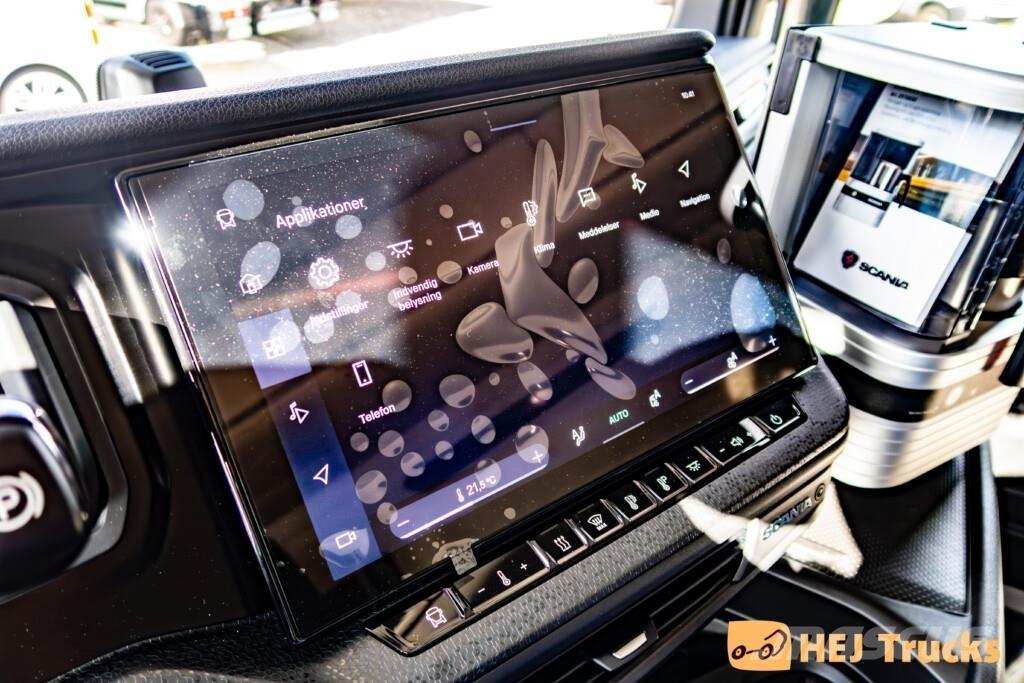 Scania R530 A6x2NB Truck Tractor Units