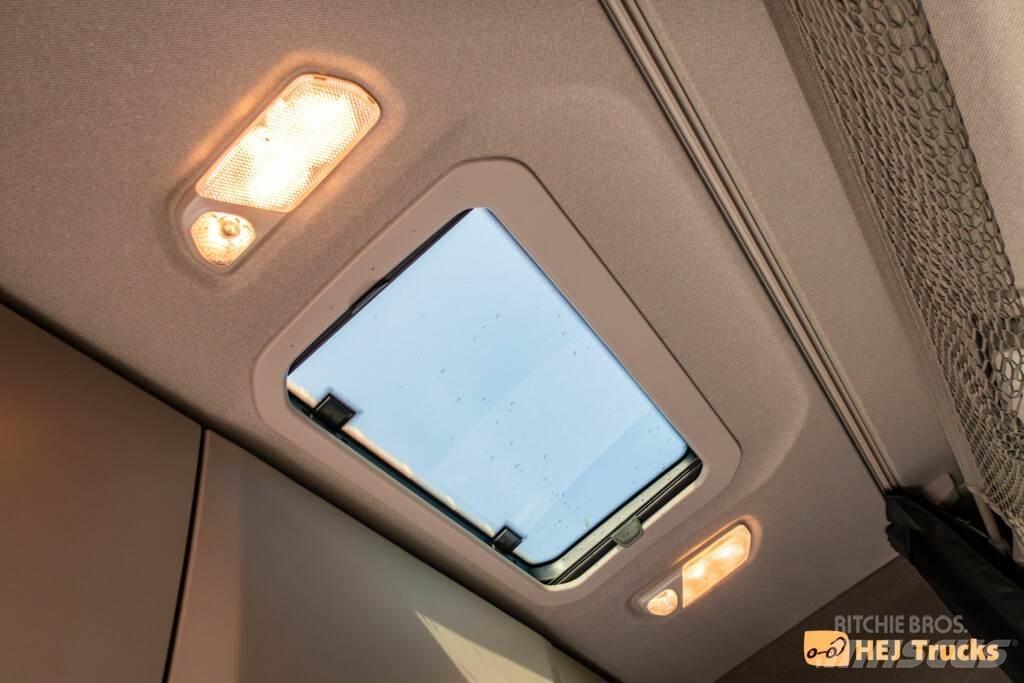 Scania R660 A6x2NB Truck Tractor Units