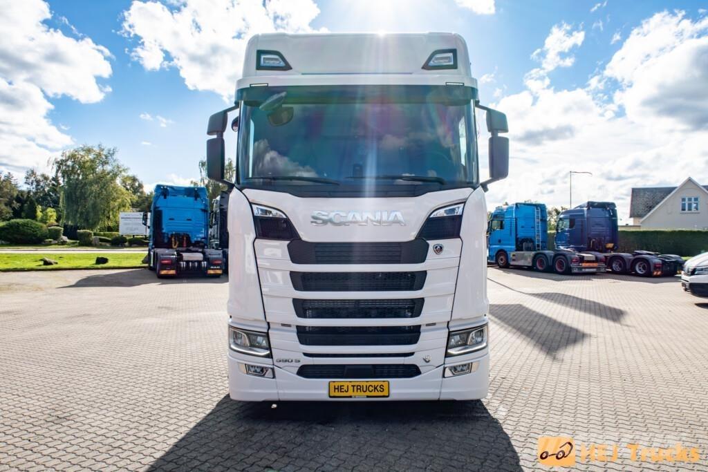 Scania S590 A6x2/4NB Truck Tractor Units