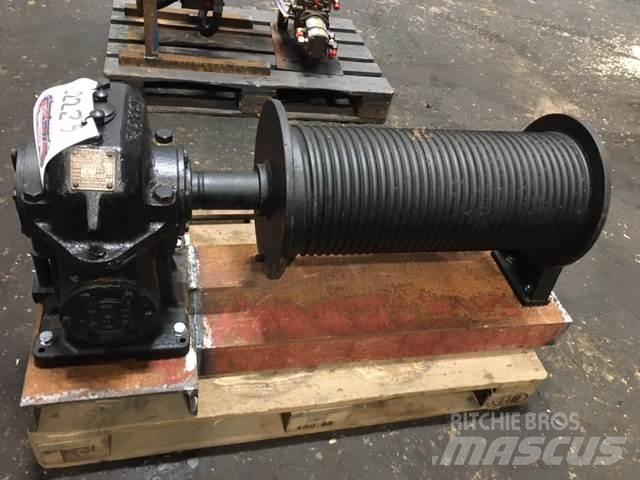  Spil - udv. 1:34 Winches, hoists and material lifts