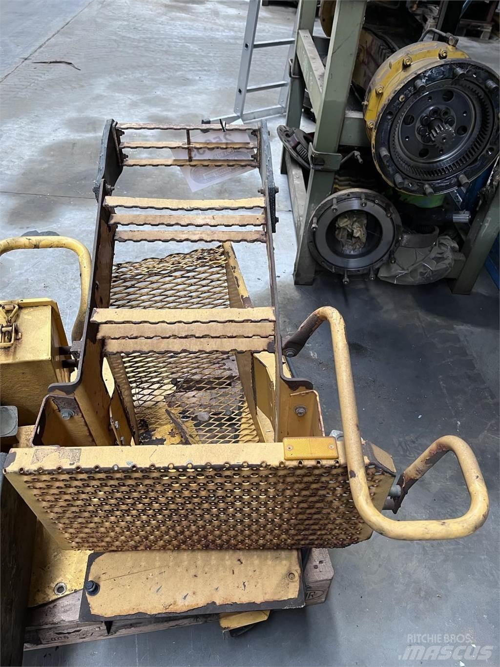  Trappe, Volvo L90E Other components