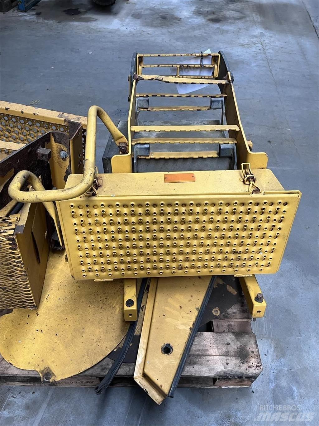  Trappe, Volvo L90E Other components