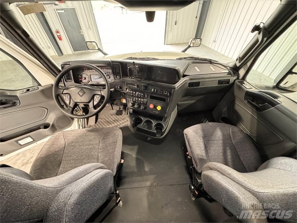 International LT625 Truck Tractor Units