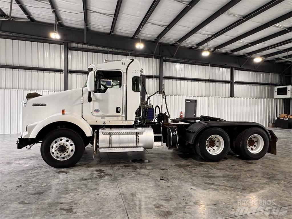 Kenworth T800 Truck Tractor Units
