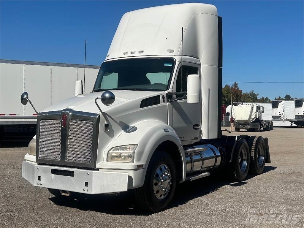 Kenworth T880 Truck Tractor Units