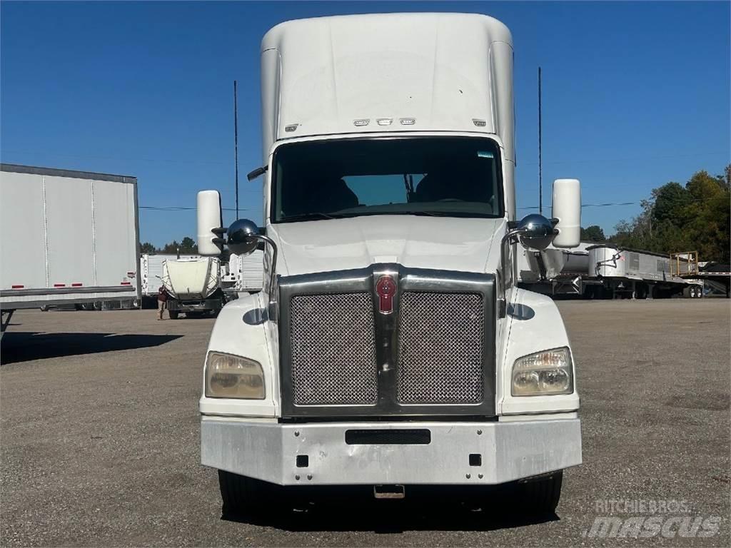 Kenworth T880 Truck Tractor Units