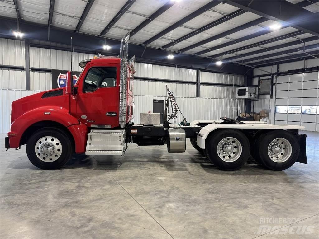 Kenworth T880 Truck Tractor Units