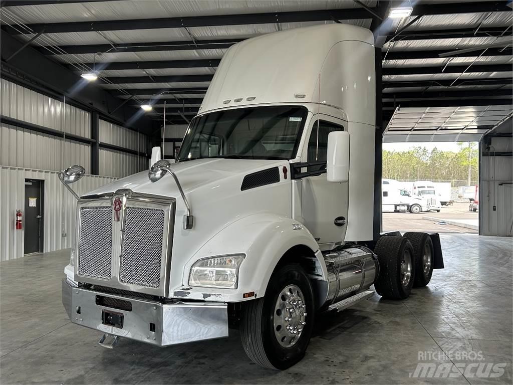 Kenworth T880 Truck Tractor Units