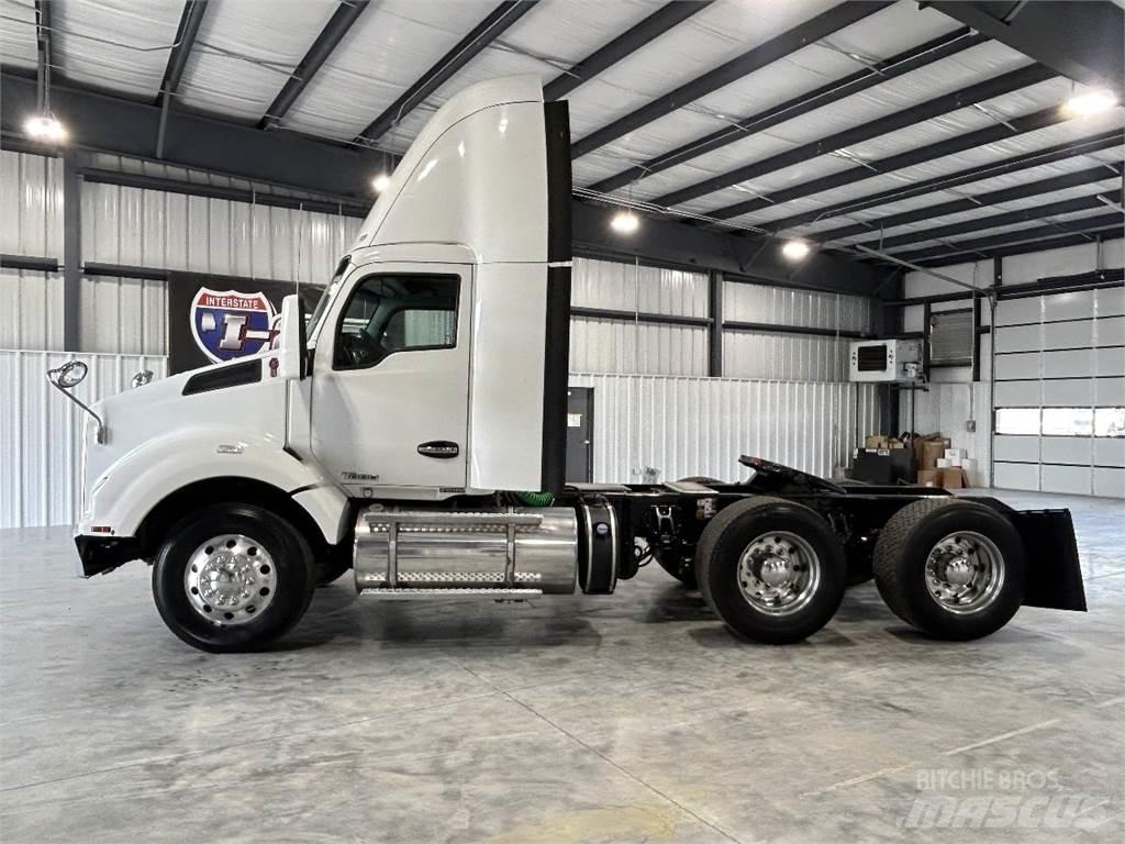 Kenworth T880 Truck Tractor Units