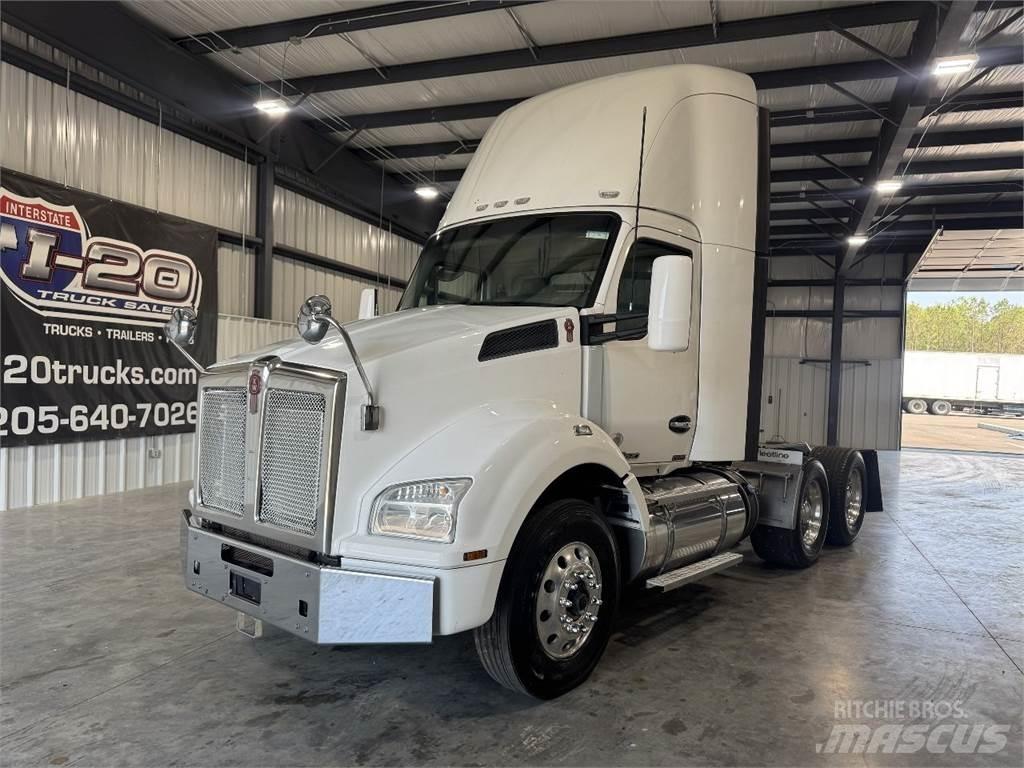 Kenworth T880 Truck Tractor Units