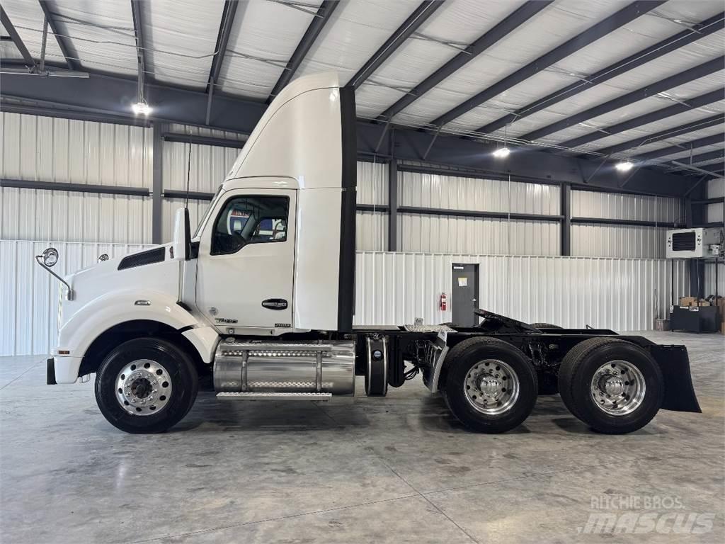 Kenworth T880 Truck Tractor Units