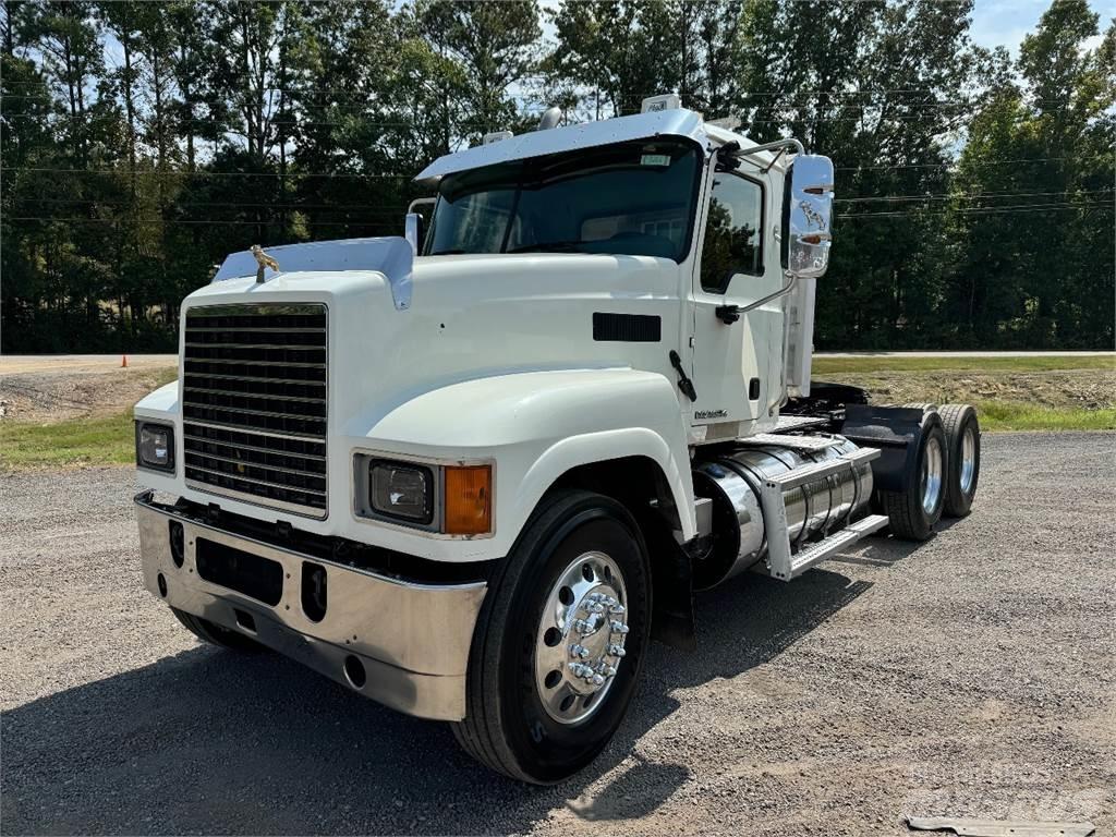Mack CHU613 Truck Tractor Units
